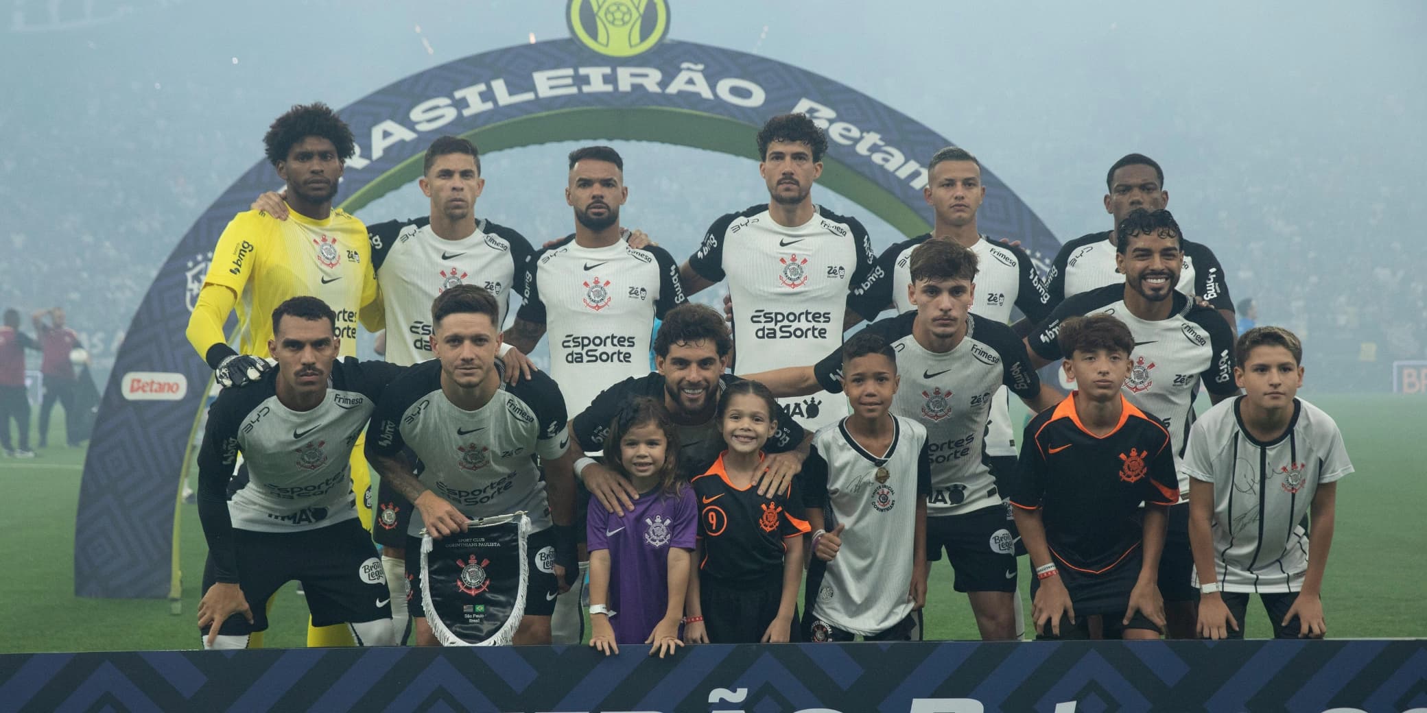 Elenco atual do Corinthians em partida entre Corinthians e Palmeiras, válida pela 11ª rodada do Brasileirão Betano 2026, realizada na Neo Quimica Arena, em São Paulo (SP).