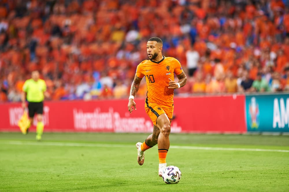 Memphis Depay aceita redução salarial e Corinthians avança na renovação