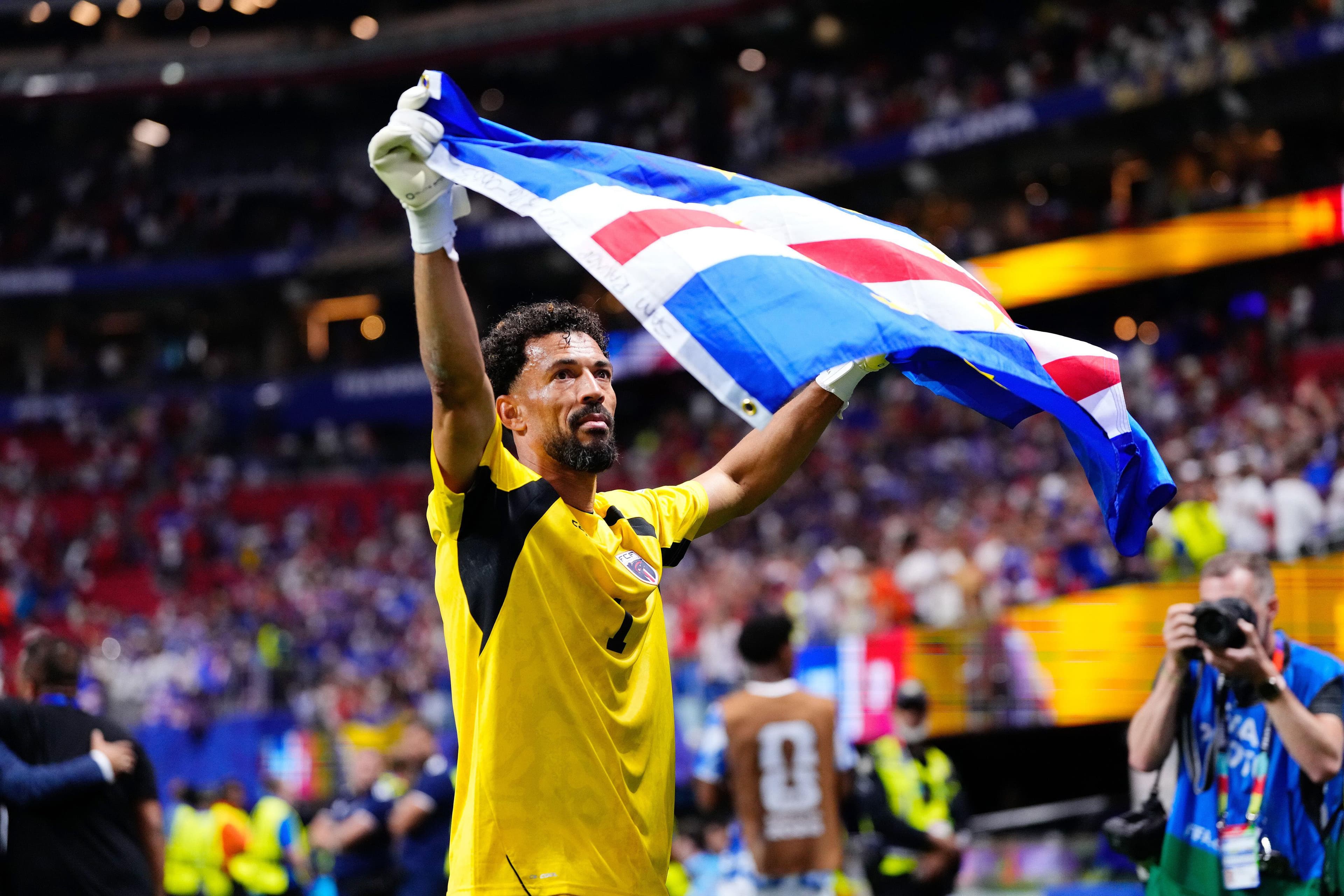 Vozinha, goleiro de Cabo Verde na Copa 2026, tem ligação direta com o Corinthians via Hugo Souza. Saiba quem é, sua história e por que esse apelido.